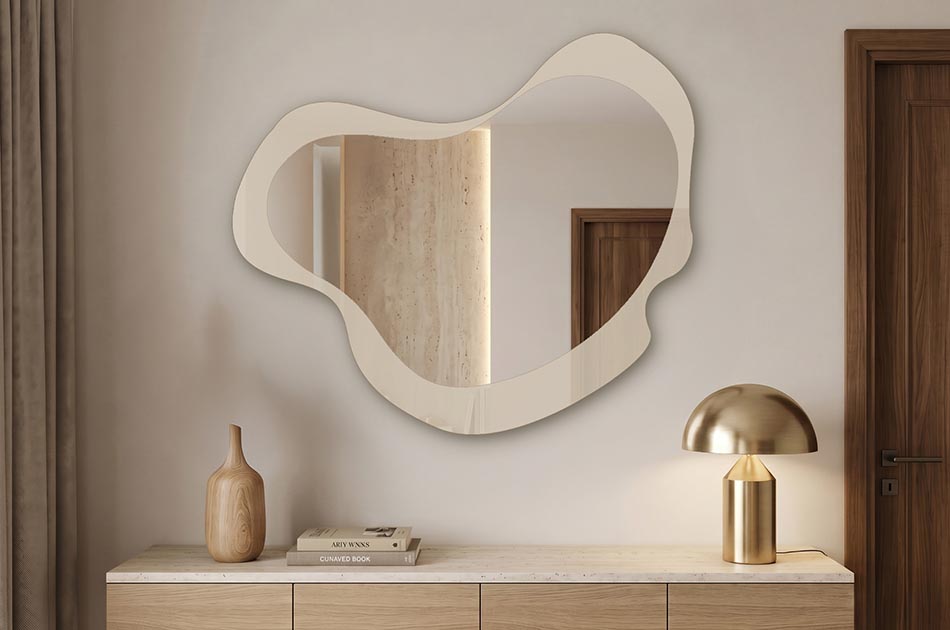 Mirror with decorative Lacobel glass