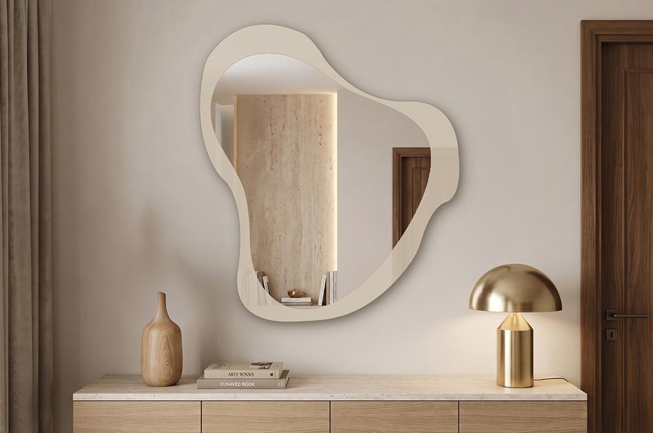 Mirror with decorative Lacobel glass
