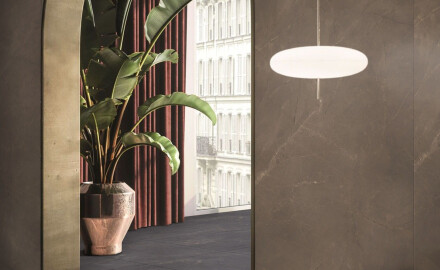 Large-format 120x280 marble-effect porcelain tiles with veining, gloss finish A4H824 Omani Oud
